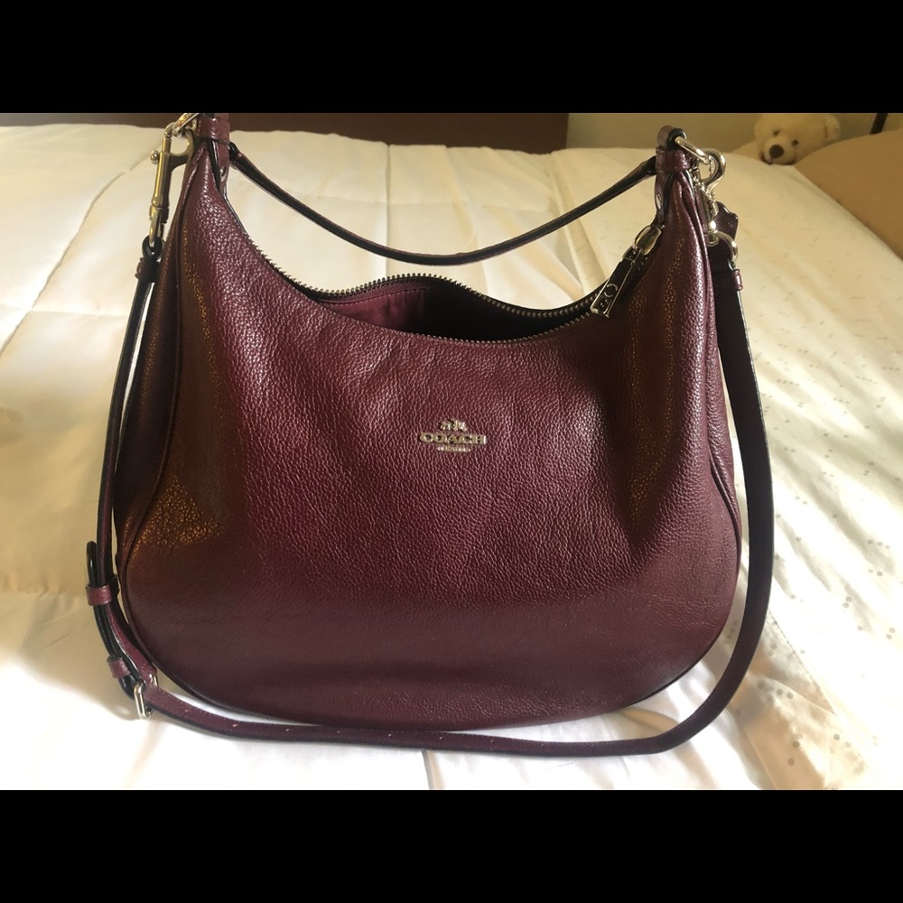 Coach hobo bag in burgundy